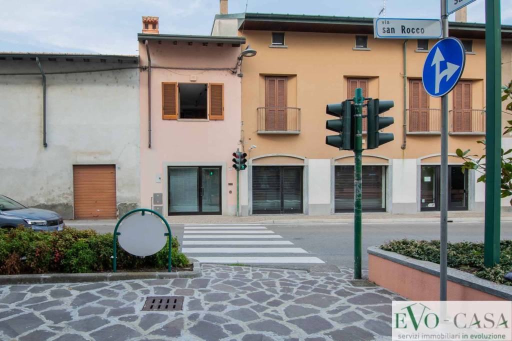 negozio in vendita a Vanzaghello