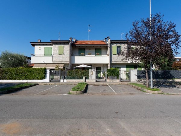 casa indipendente in vendita a Vanzaghello