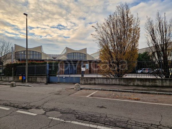 capannone in vendita a Baranzate