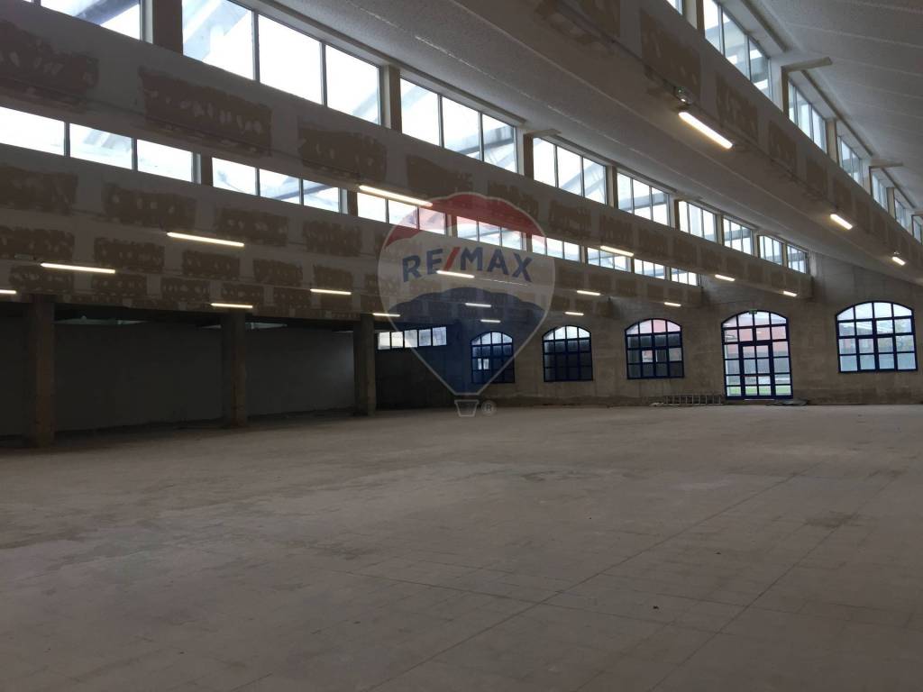 locale commerciale in vendita a Baranzate