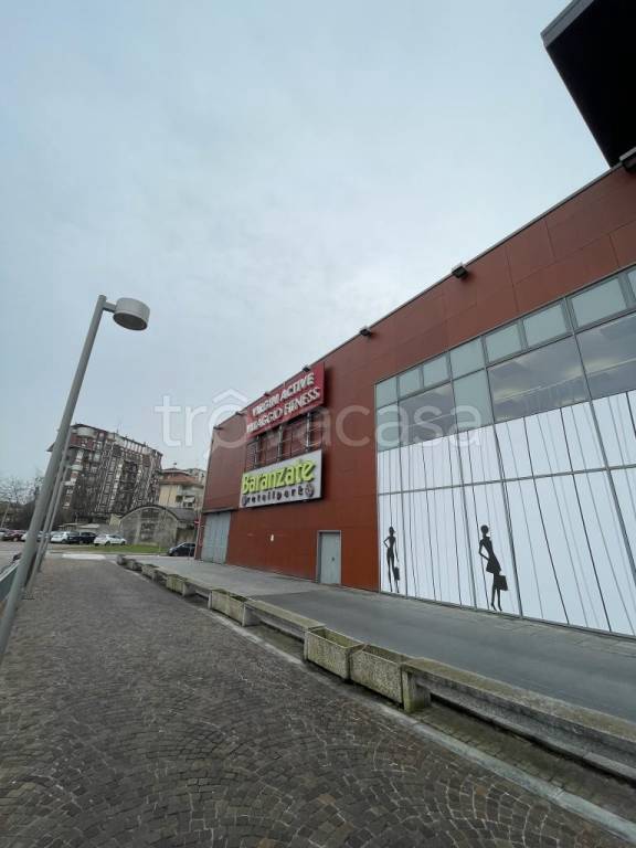 negozio in vendita a Baranzate