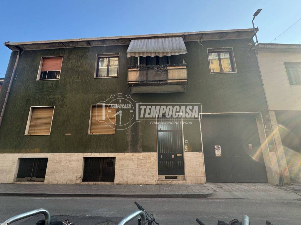 casa indipendente in vendita a Baranzate