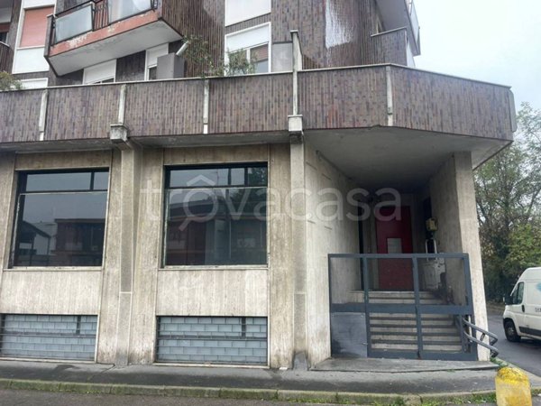 negozio in vendita a Baranzate