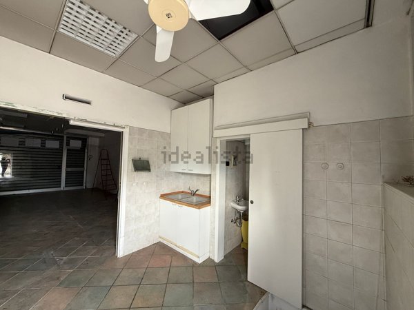 negozio in vendita a Baranzate