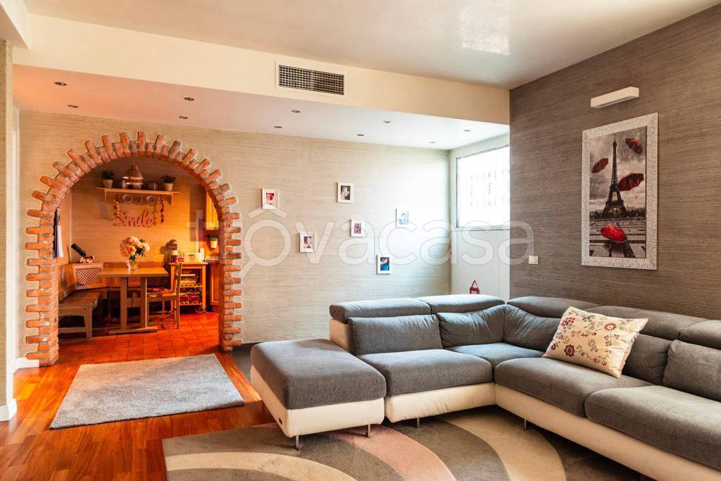 casa indipendente in vendita a Baranzate
