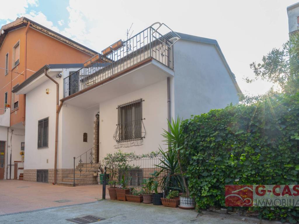 casa indipendente in vendita a Baranzate