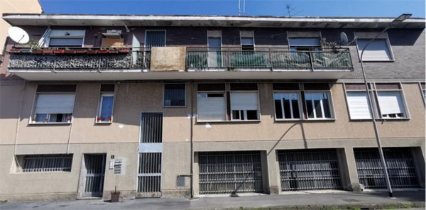 locale di sgombero in vendita a Baranzate