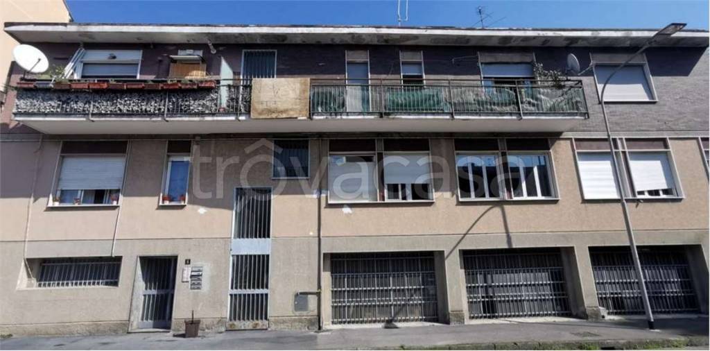 locale di sgombero in vendita a Baranzate