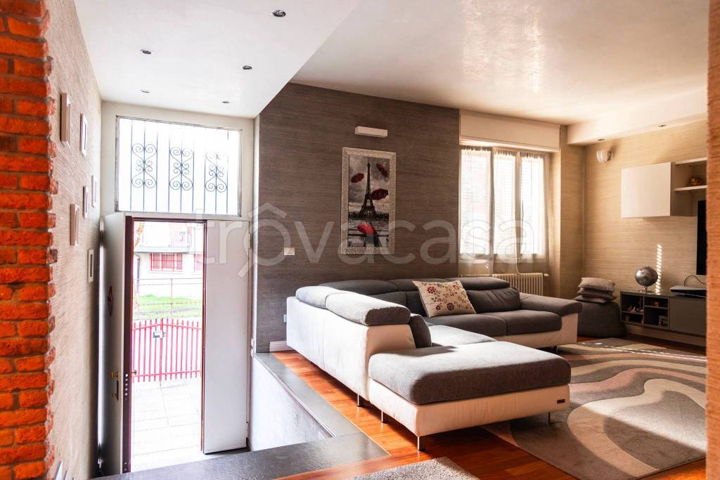 casa indipendente in vendita a Baranzate