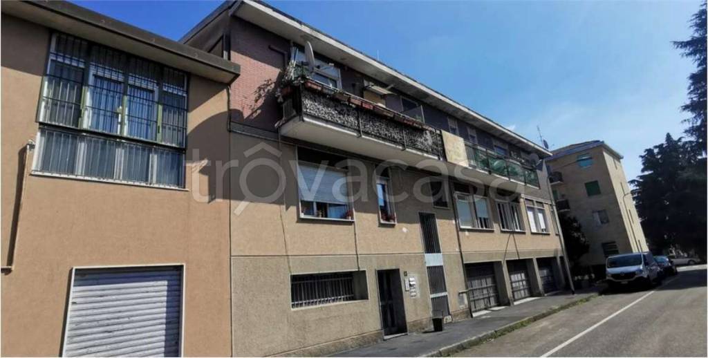 locale di sgombero in vendita a Baranzate