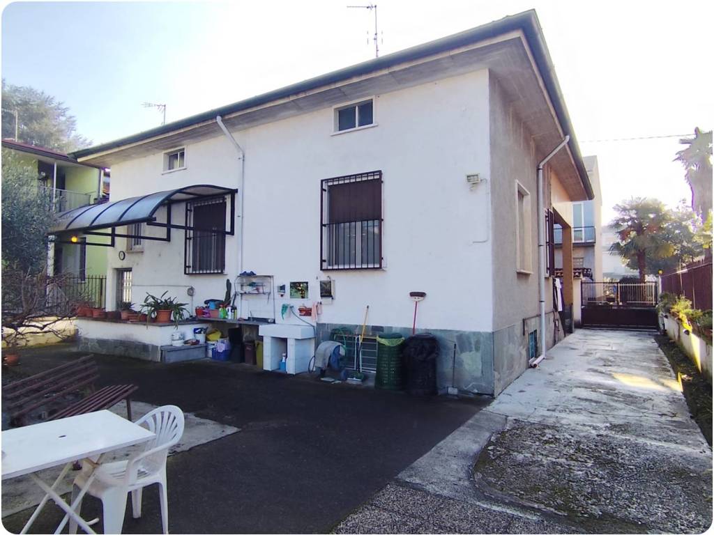casa indipendente in vendita a Baranzate