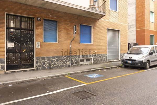 negozio in vendita a Baranzate