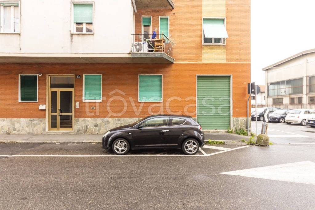 negozio in vendita a Baranzate