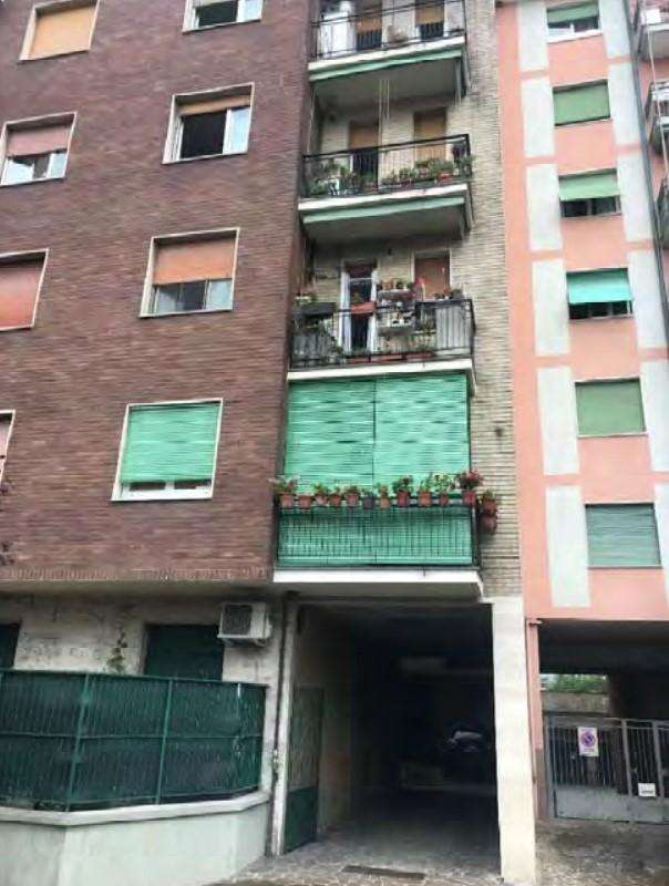 locale di sgombero in vendita a Baranzate