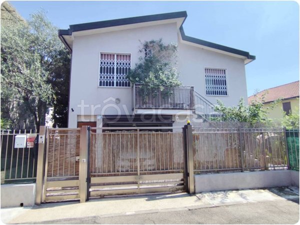 casa indipendente in vendita a Baranzate