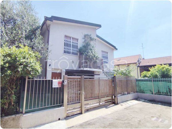casa indipendente in vendita a Baranzate