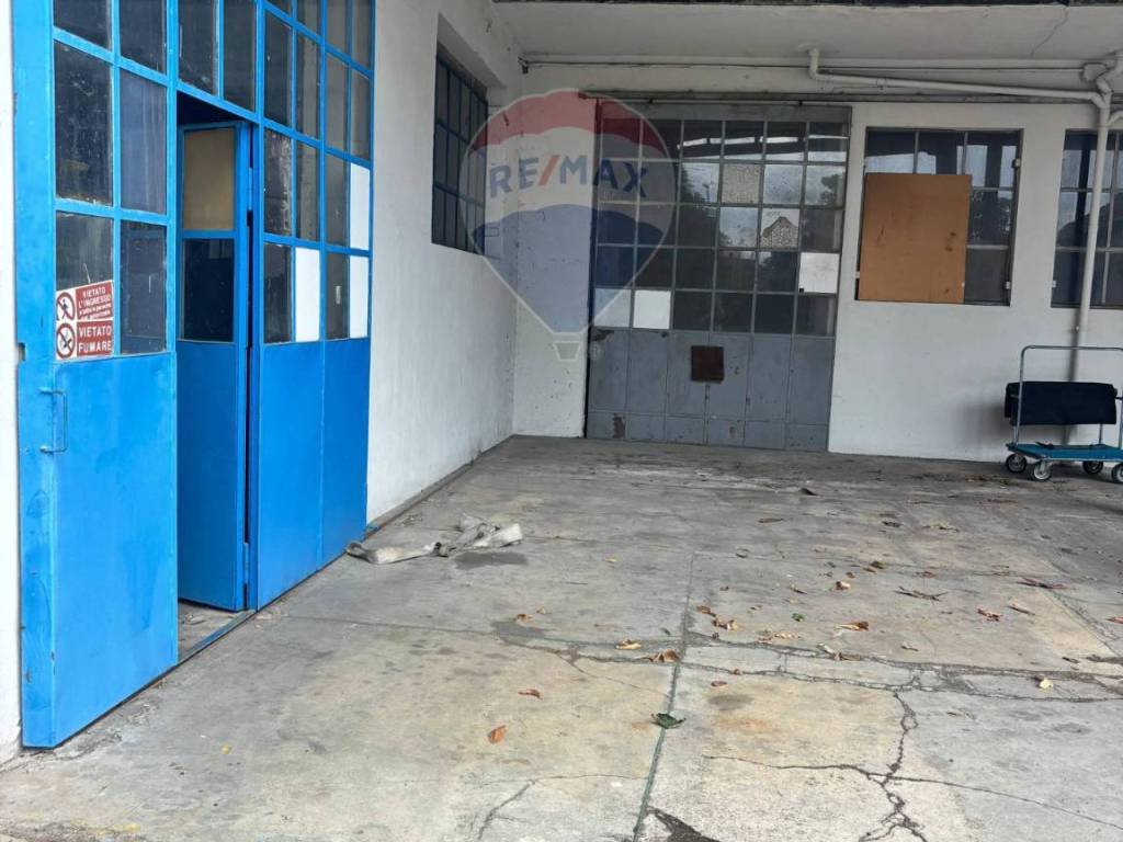 locale commerciale in vendita a Baranzate