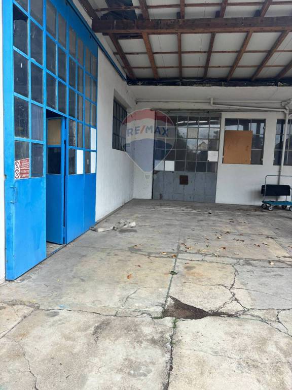 locale commerciale in vendita a Baranzate