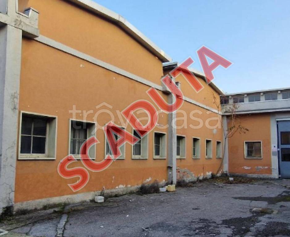 locale commerciale in vendita a Baranzate