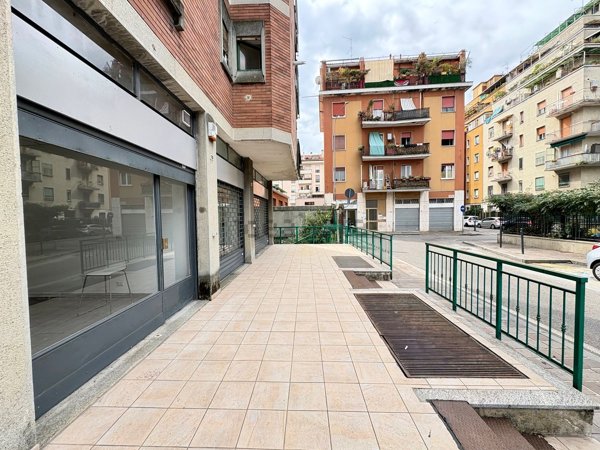negozio in vendita a Baranzate