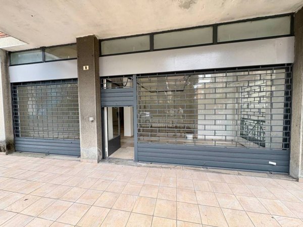 negozio in vendita a Baranzate
