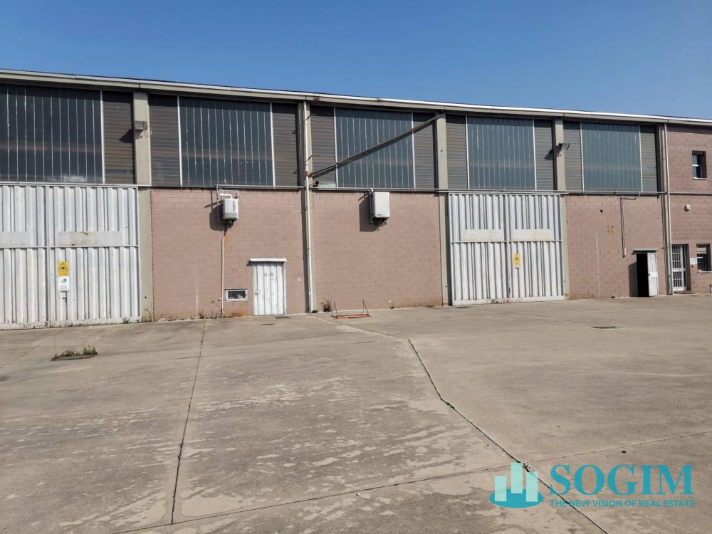 capannone in vendita a Baranzate