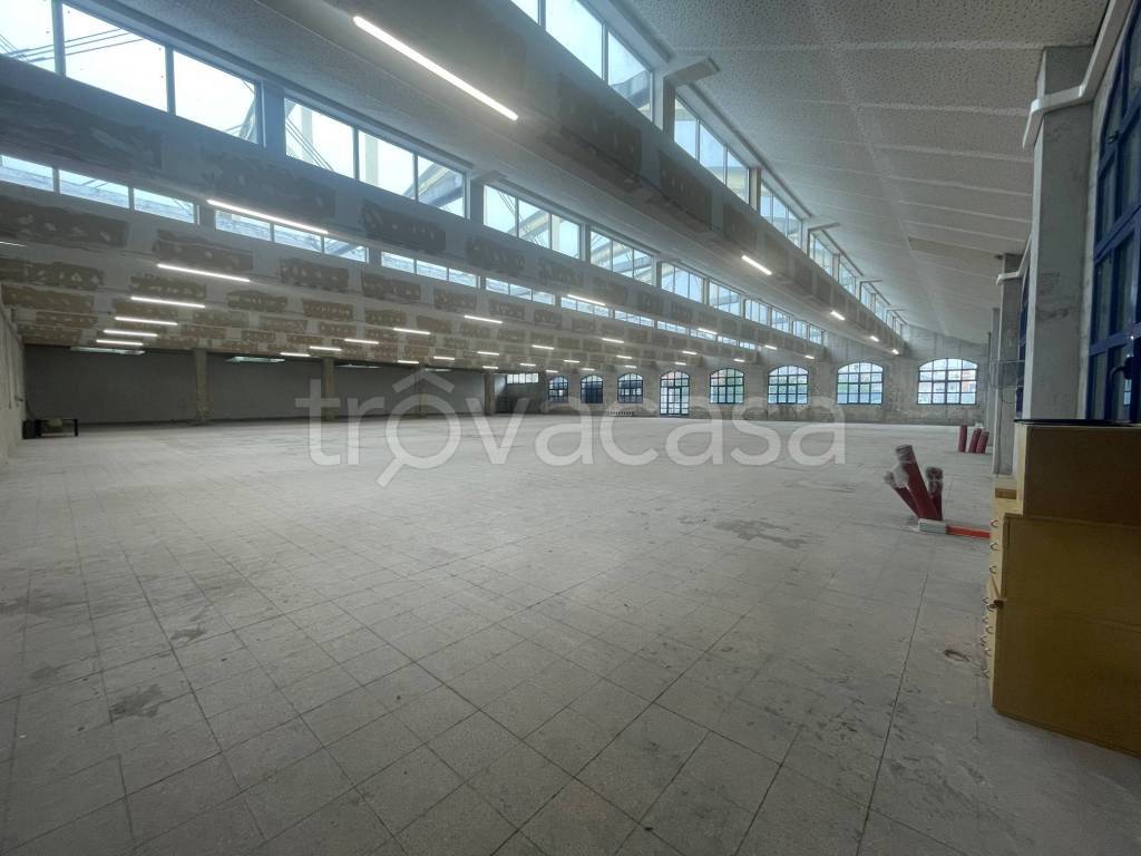 locale commerciale in vendita a Baranzate