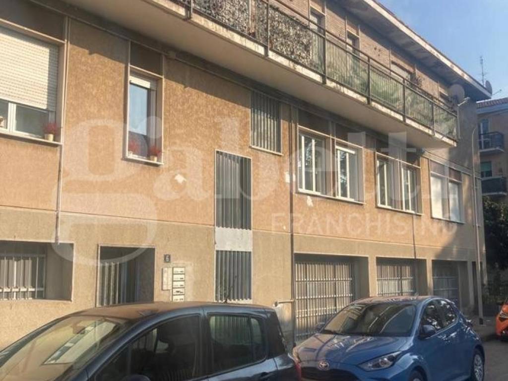 intera palazzina in vendita a Baranzate