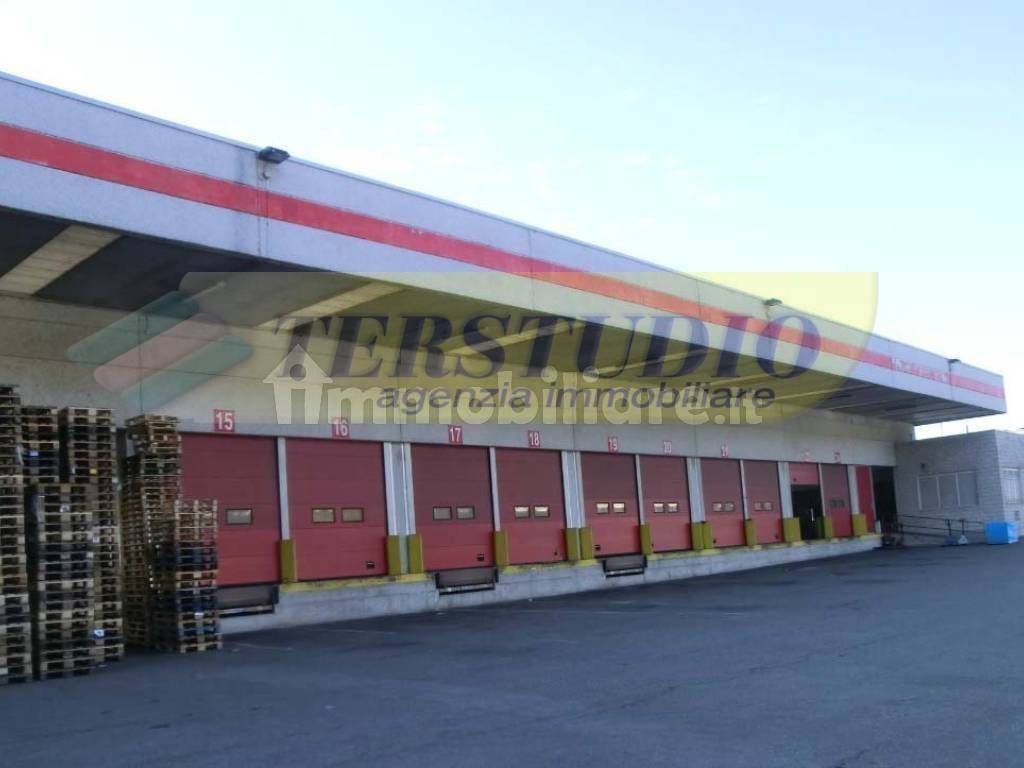 capannone in vendita a Baranzate