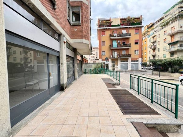 negozio in vendita a Baranzate