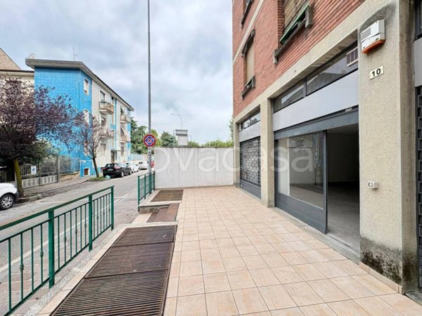 negozio in vendita a Baranzate