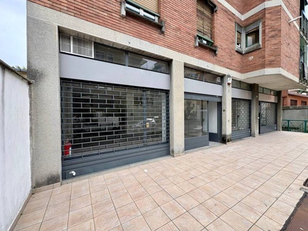 negozio in vendita a Baranzate