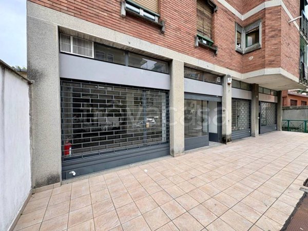 negozio in vendita a Baranzate