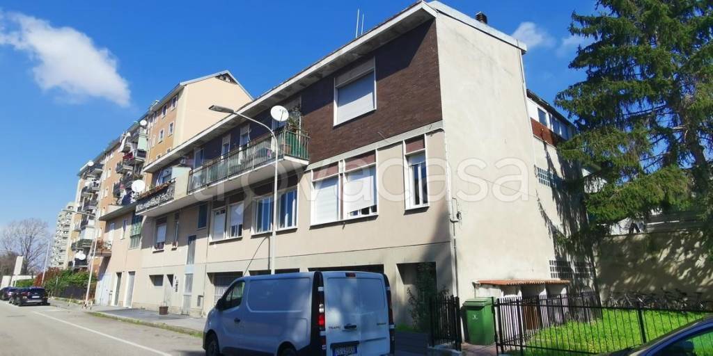 locale commerciale in vendita a Baranzate