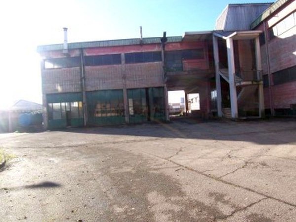 locale di sgombero in vendita a Baranzate