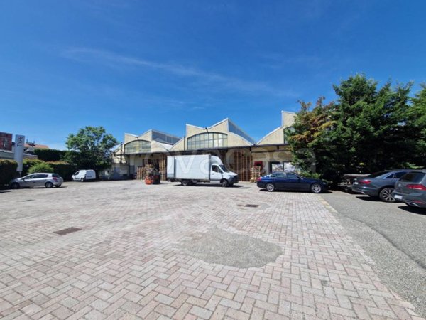 capannone in vendita a Baranzate