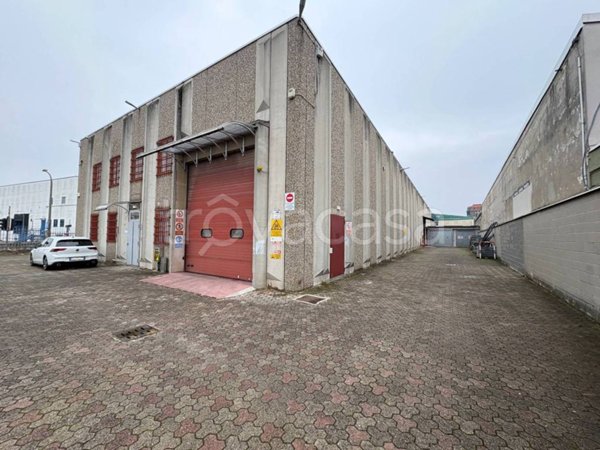 locale commerciale in vendita a Baranzate