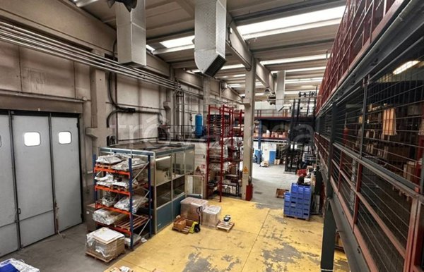 capannone in vendita a Baranzate