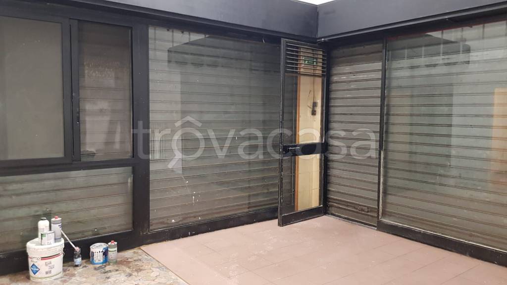 negozio in vendita a Baranzate