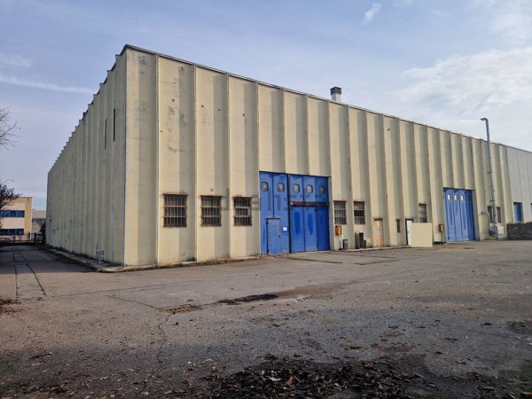 capannone in vendita a Baranzate