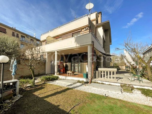 casa indipendente in vendita a Baranzate