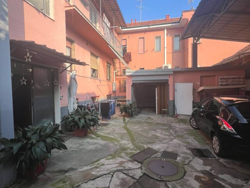 locale commerciale in vendita a Baranzate