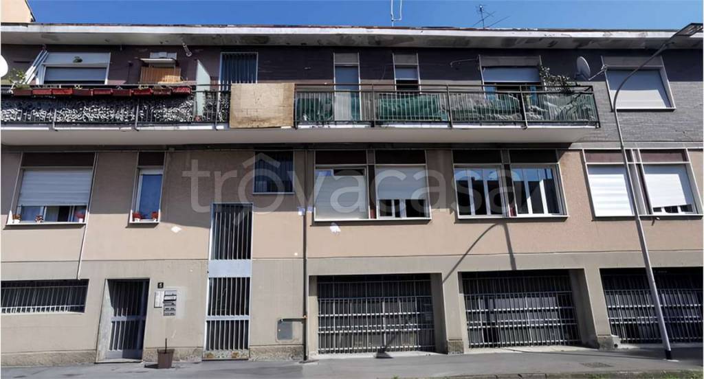 locale commerciale in vendita a Baranzate
