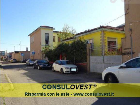 locale commerciale in vendita a Baranzate