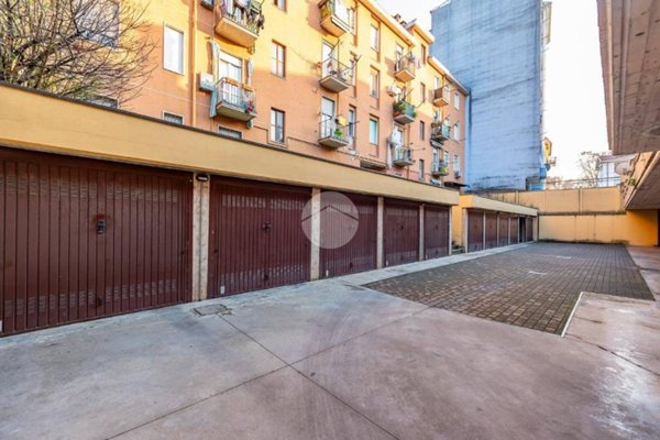 locale di sgombero in vendita a Baranzate