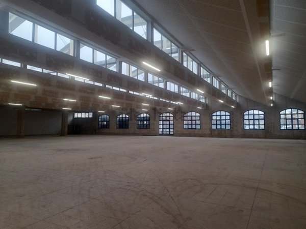 capannone in vendita a Baranzate