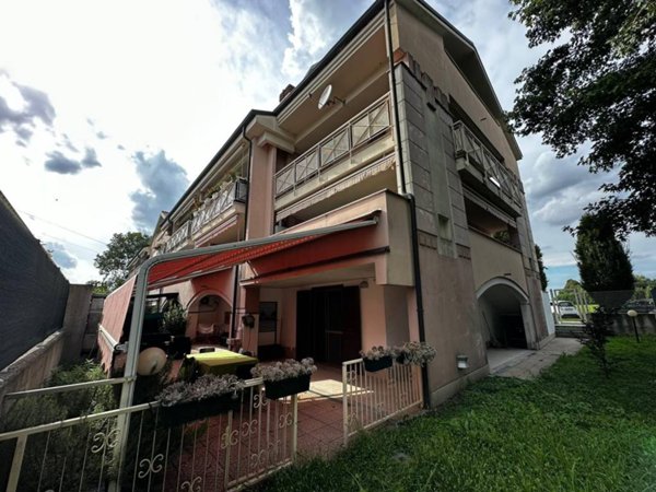 casa indipendente in vendita a Vermezzo con Zelo in zona Vermezzo