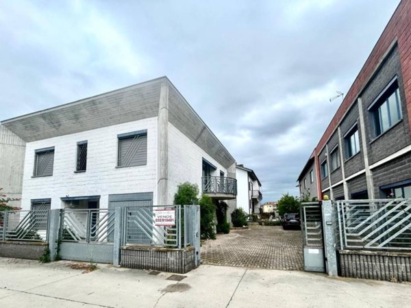 casa indipendente in vendita a Vermezzo con Zelo in zona Zelo Surrigone