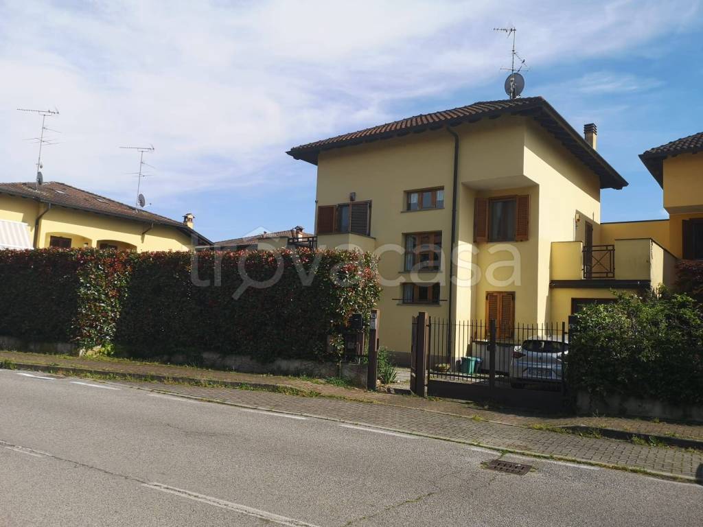casa indipendente in vendita a Vermezzo con Zelo in zona Vermezzo