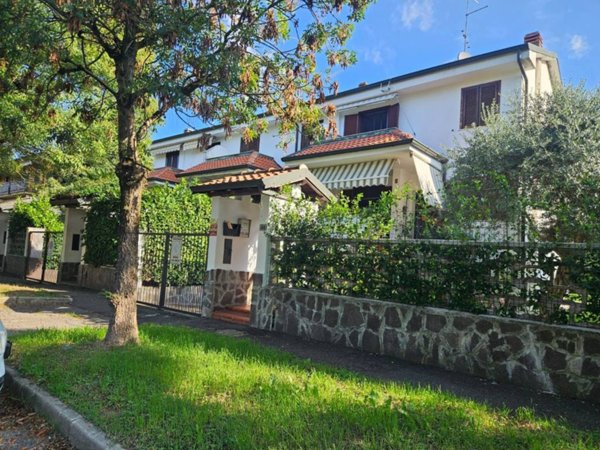 casa indipendente in vendita a Vermezzo con Zelo in zona Vermezzo
